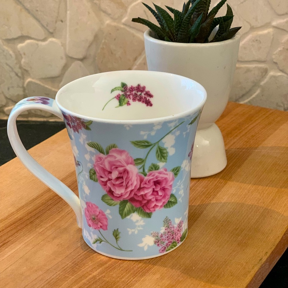 DUNOON | “Fleurs” by Carol Lake Fine Bone China mug.